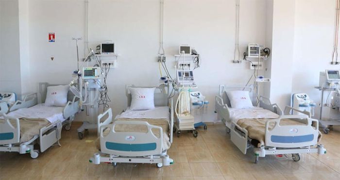 صنعاء.. مسؤول حوثي يصادر معدات مستشفى 48 وينقلها لمستشفى خاص يمتلكه أقاربه