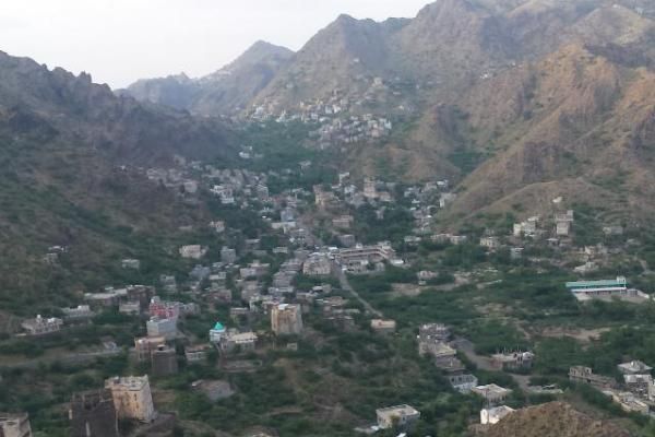 مليشيا الحوثي تستهدف 5 قرى آهلة بالسكان في الحدود الإدارية بين تعز والحديدة