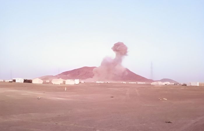 قصف حوثي على مخيم نزوح بمأرب بالتزامن مع زيارة المستشار العسكري للمبعوث الأممي