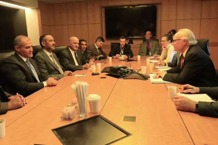 التقى المبعوث الأمريكي في واشنطن.. رئيس هيئة الأركان يؤكد أهمية ردع الحوثيين والتدخلات الإيرانية في اليمن