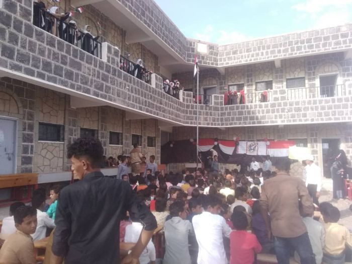 تعز.. مدرسة "اليرموك" في موزع تحتفل بأعياد الثورات اليمنية