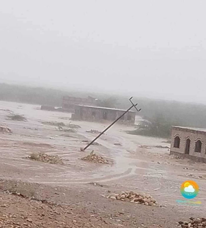 الأمم المتحدة: تضرر أكثر من 10 آلاف أسرة في ثلاث محافظات يمنية جراء إعصار "تيج"