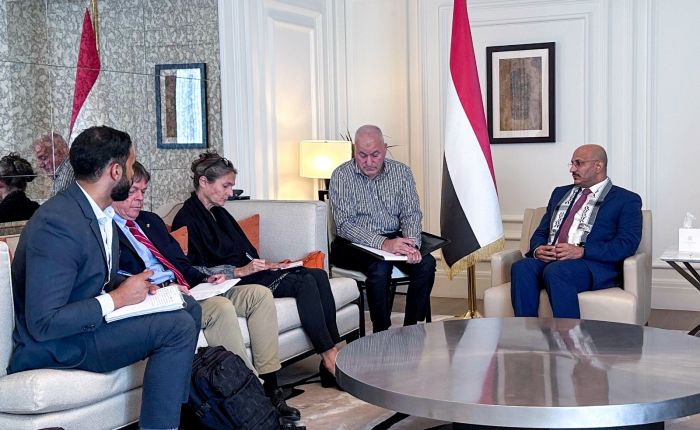 العميد طارق صالح يبحث مع وفد دبلوماسي أوروبي تطورات الأوضاع المحلية والإقليمية