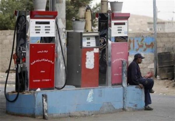 بعد جرعة جديدة .. أسعار الوقود في مناطق سيطرة مليشيات الحوثي الأعلى في المنطقة
