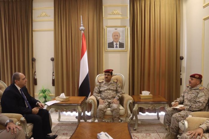 لقاء يمني مصري يناقش تهديد إيران للملاحة الدولية في البحر الأحمر