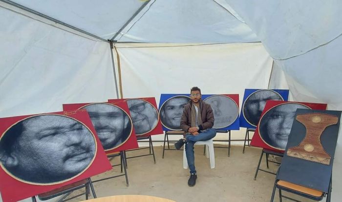 قصة نجاح| الإبداع الذي وجد طريقه.. "مهيب" أول فنان يمني يرسم بالخيط وتصل سعر لوحاته إلى 1000 دولار
