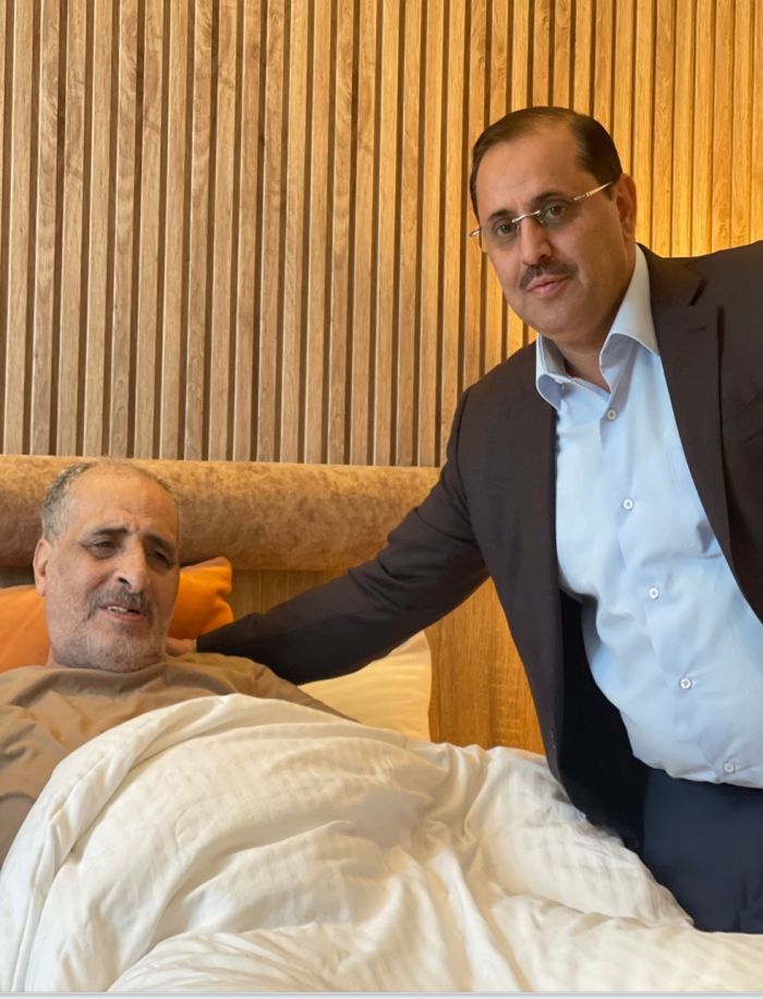 بتكليف من نائب رئيس مجلس القيادة طارق صالح.. أبو حورية يطمئن على صحة" الزهيري"