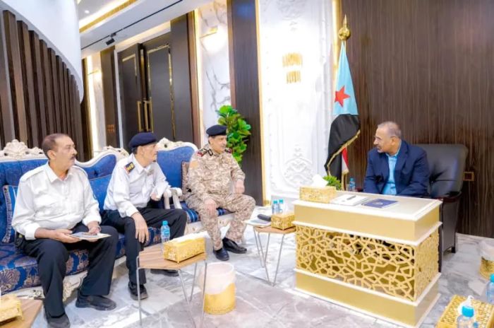 نائب رئيس مجلس القيادة "الزُبيدي" يطّلع على جاهزية القوات البحرية للمشاركة في تأمين الملاحة الدولية