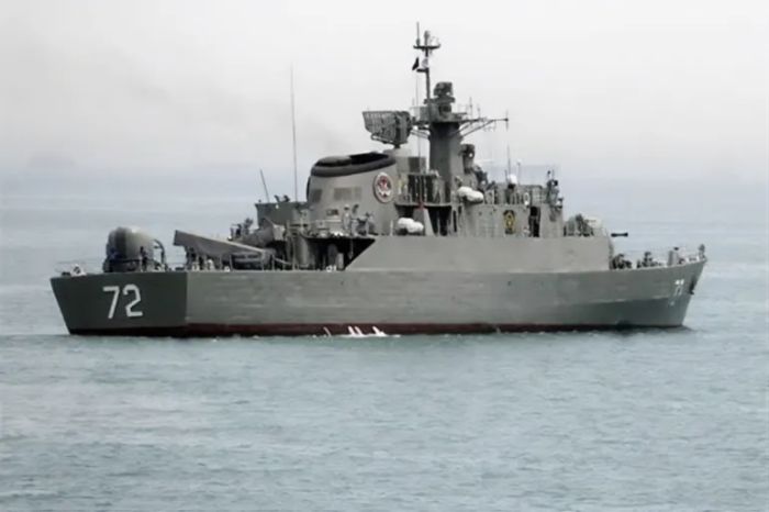إيران تسحب سفينتها الاستخبارية "بهشاد" من البحر الأحر