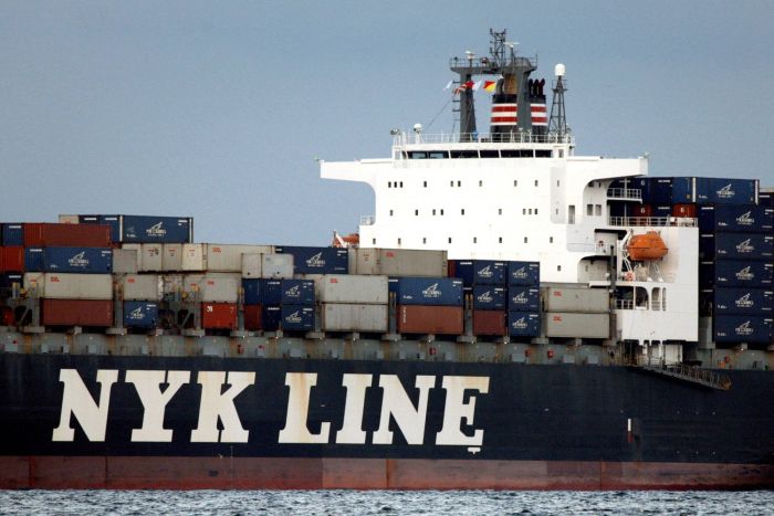 3 شركات يابانية للشحن البحري تعلق مرور سفنها في البحر الأحمر