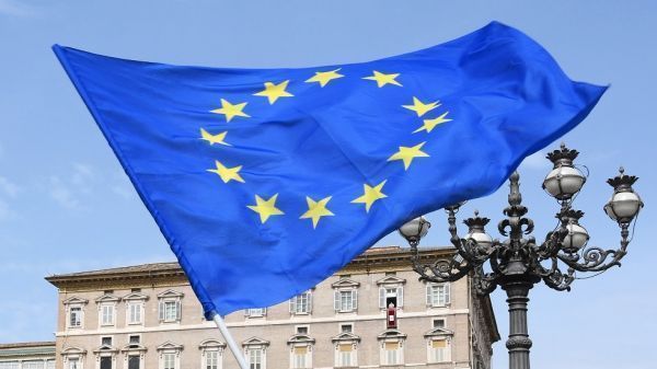 الاتحاد الأوروبي يعبر عن قلقه من إصدار مليشيات الحوثي عملة مزورة