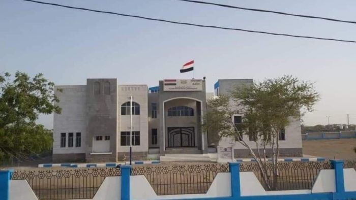 الهيئة الإدارية للمجلس المحلي تدين وتستنكر تهديدات مليشيا الحوثي بقصف مطار المخا