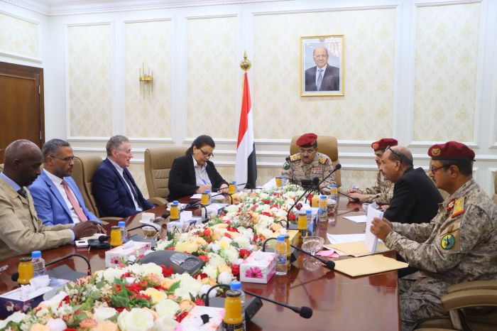 فيديو| التقى في عدن رئيس بعثة أونمها.. وزير الدفاع: مليشيا الحوثي لم تفِ بأي جزء من ستوكهولم