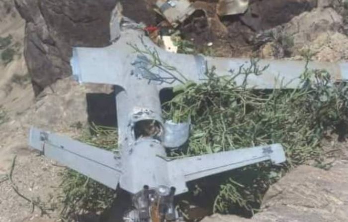 طائرة مسيّرة حوثية تستهدف منزل مواطن في الضالع وأخرى تسقط في أبين