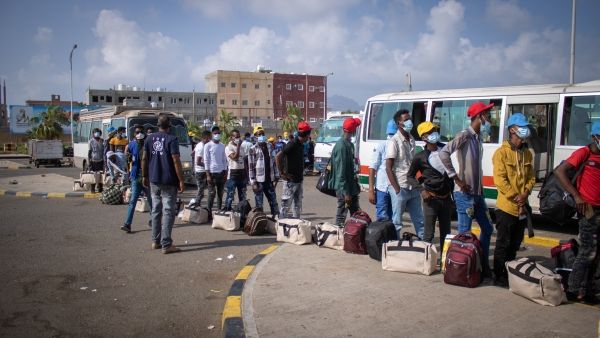 عودة طوعية لنحو ألف مهاجر عالق في اليمن إلى القرن الأفريقي