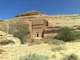 عصابة حوثية تنفذ عمليات نهب واسعة للمواقع الأثرية في إب