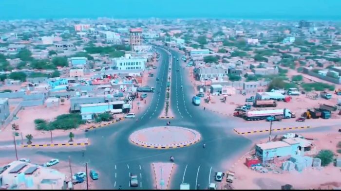 المخا بحلة جديدة.. شوارع تنبض بالحياة وتهيئ لعهد جديد من التنمية
