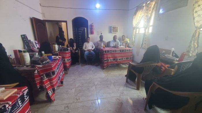 مدير عام الخوخة يدشن توزيع حقائب التمكين الاقتصادي لفور هيومن للتنمية