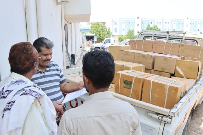 الخدمات الطبية بالمقاومة الوطنية تقدم دعماً طبياً عاجلاً لمواجهة تفشي الأوبئة في موزع بتعز