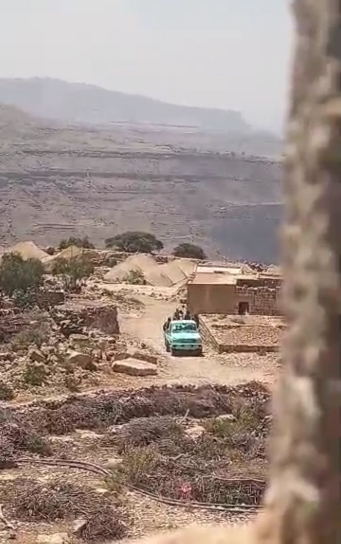 عمران.. عناصر حوثية تعتدي بالضرب وإطلاق النار على نساء في بني صريم