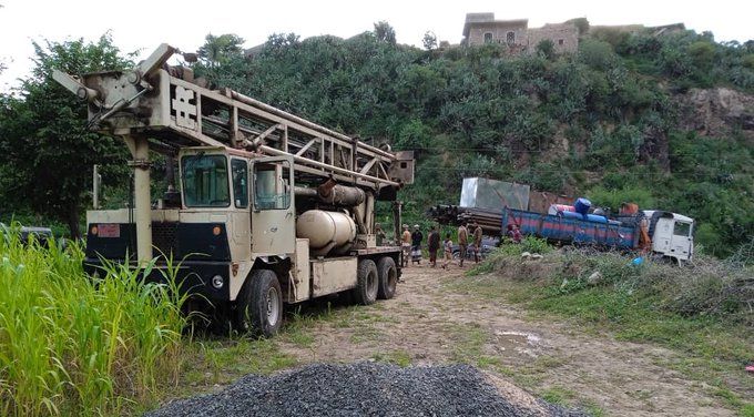 محافظ تعز يوجه بإزالة العراقيل أمام تنفيذ مشروع مياه الشيخ زايد