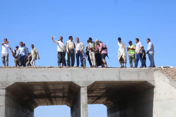 دائرة الإعلام بالمكتب السياسي تنظم زيارة لإعلاميين وناشطين إلى مشروع طريق النصر الزراعي